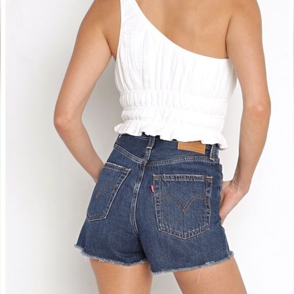 NWT Levi's Ribcage Denim Short Super High Rise Slim Through Hip Button Fly 28 - Picture 3 of 15